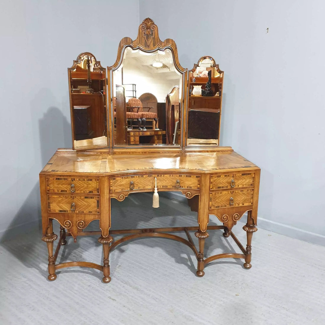 antique dressing table